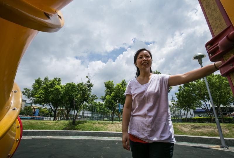 張巧存是專業的寄養媽媽，11年來，她發現孩子越來越難帶，身心狀況也漸趨複雜。（攝影／林韶安）