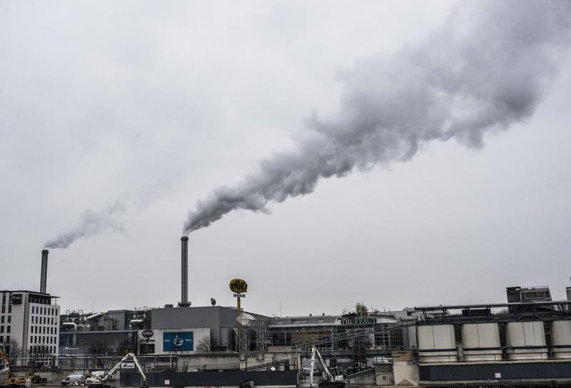 洪申翰／巴黎氣候峰會後：我們需要哪種「能源轉型」？_1_法國巴黎工廠煙囪。（攝影／林佑恩）