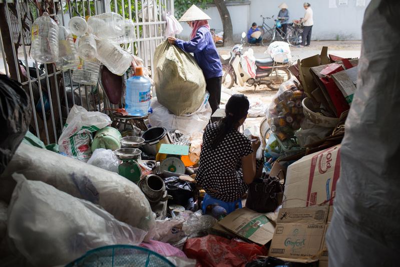 vietnam,migrant,workers,taiwan,worker,recycle,family,home