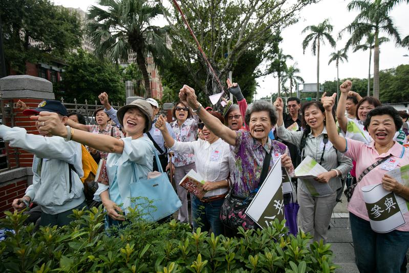 「到死都不要給我躺下來！」——向日葵陪伴生活坊_1_(攝影/余志偉)