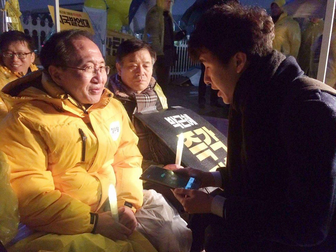 記者訪問魯會燦。(攝影/李又如)