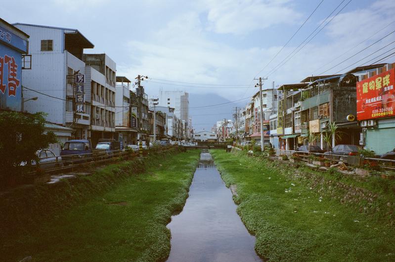 失去城市記憶的花蓮香榭大道。（攝影／徐歷權）