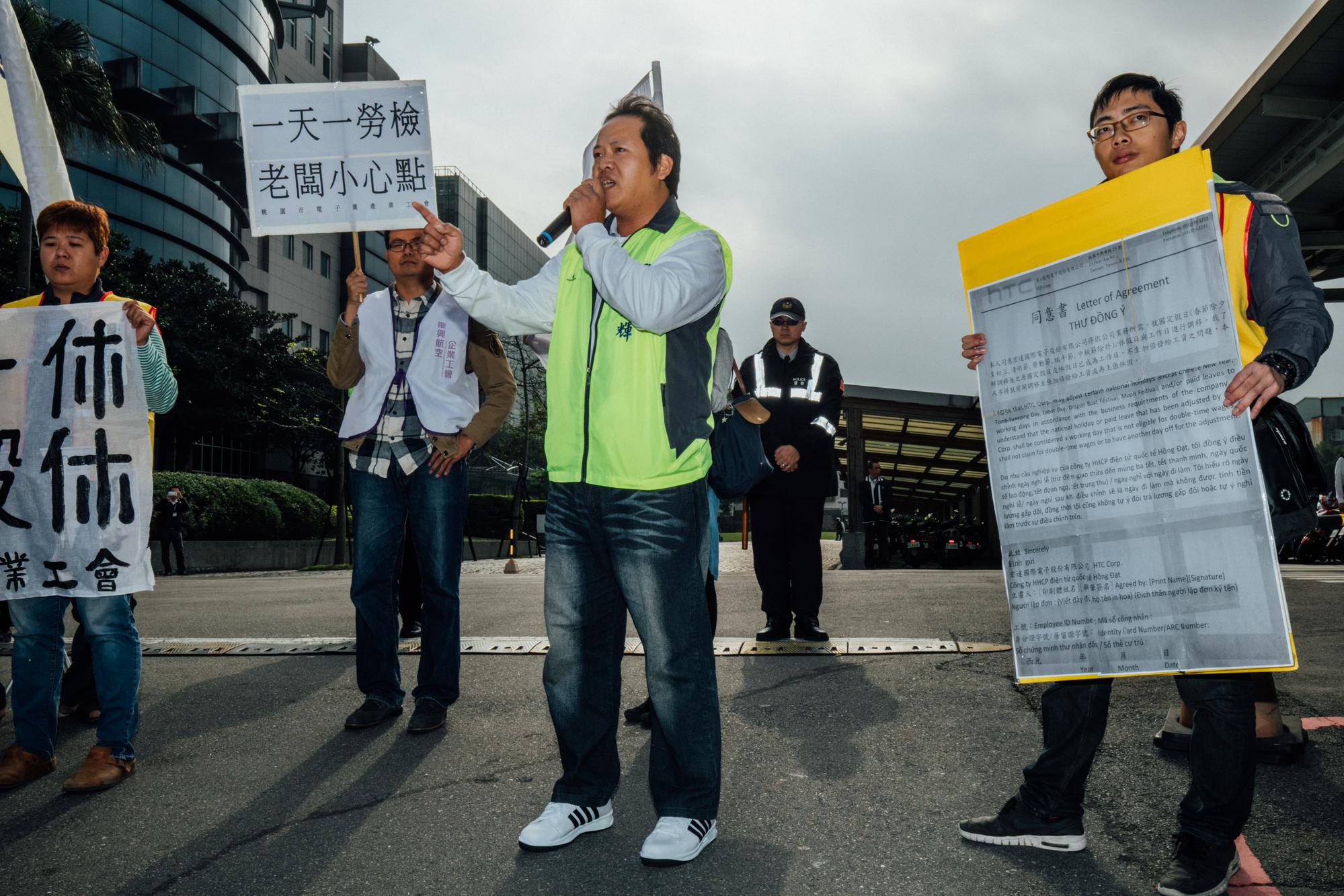 桃園市電子產業工會理事長趙建輝(中)。(攝影/余志偉)