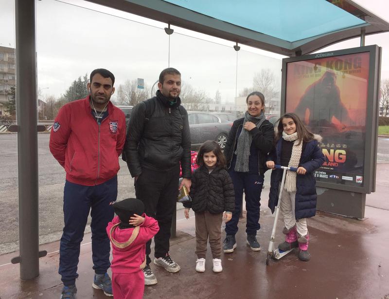 法國加萊難民營紀實，到倫敦展開新生活的庫德族家庭。