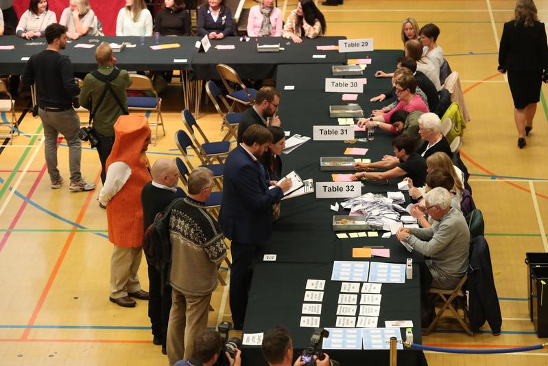 英國大選、投票所、開票、AFP PHOTO