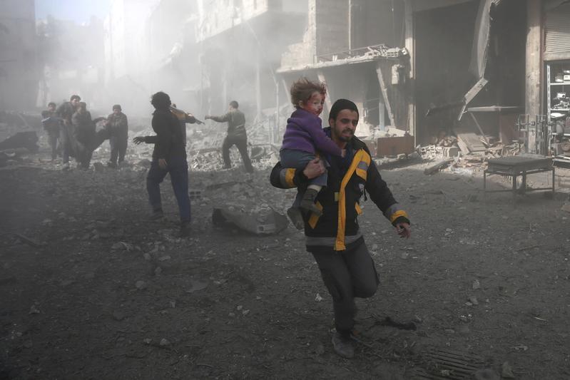 停火協議失效 敘利亞東古塔人民：「孩子是最無辜的犧牲者」_(攝影/AFP PHOTO/ABDULMONAM EASSA)
