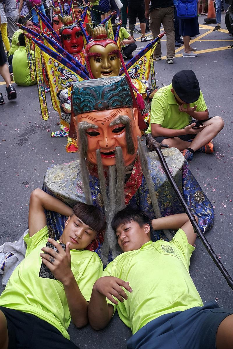 許震唐、與神同行