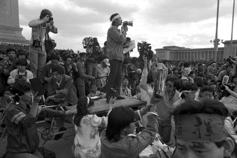 塵封30年影像首度曝光：台灣記者在天安門廣場的40天