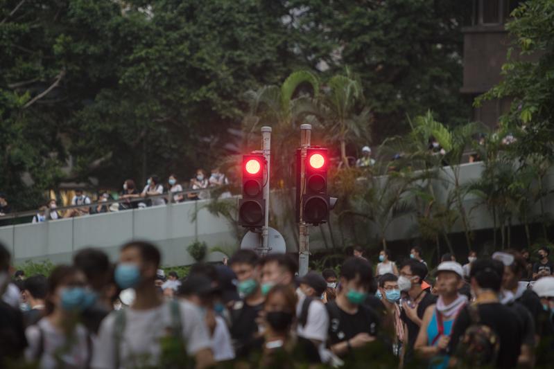 羅冠聰看反送中：走出無力的幽谷，香港人從血和汗尋找自我