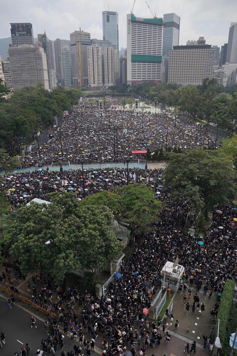 上萬港人在16日二次上街反送中大遊行，現場空拍照。（攝影／蘇威銘）