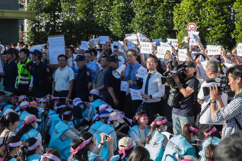 吳俊達／飛安危害還是信任崩解危機？長榮空服員遭解僱案，我們該思考的事_(攝影/吳逸驊)