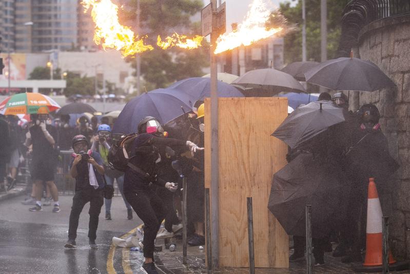 反送中、香港、屍殺列車、港警、太子站