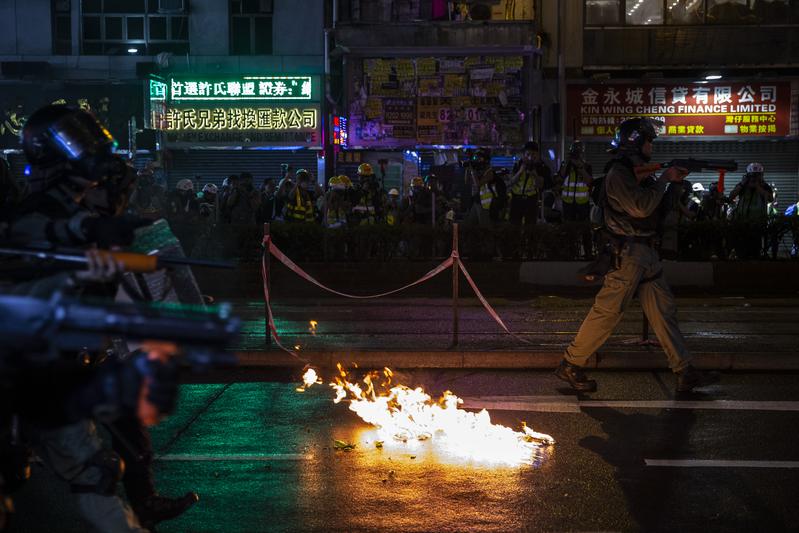 反送中、香港、屍殺列車、港警、太子站