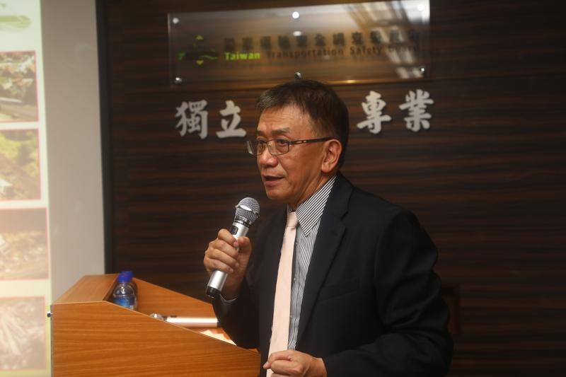 運安會主委楊宏智強調，重大事故都是複合式主因，運安會會在沒有任何預設立場的前提下進行調查。（攝影／林雨佑）