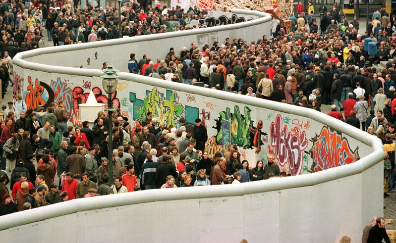 德國統一後的仇恨難解：柏林圍牆倒塌30年後，東西德人為何仍分裂？