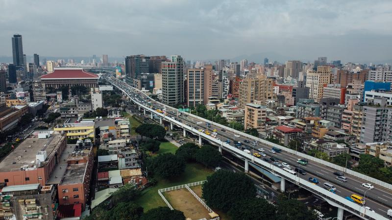 評估灌水、效益不彰，5,000億鐵路立體化工程選前竟再加碼放送