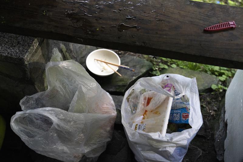 登山客、廚餘、山林、台灣黑熊、山屋、酒紅朱雀、膽固醇、山林開放、瓦拉米