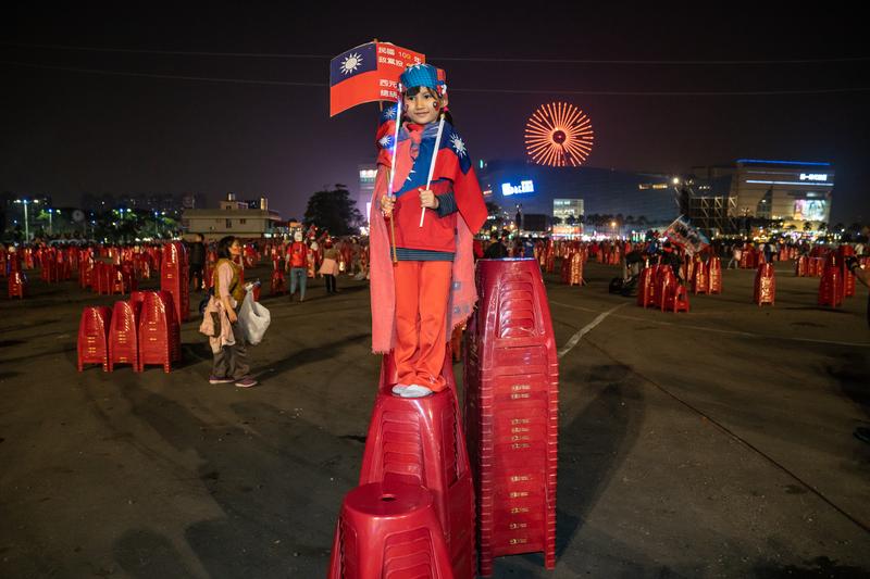 在高雄夢時代的韓國瑜選前之夜。（攝影／蘇威銘）