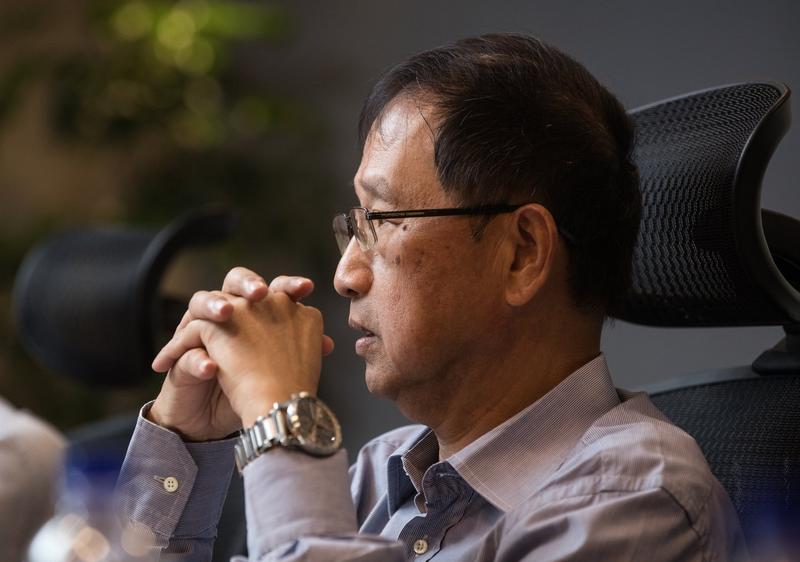 Fong Chun Formosa Fishery Company is one of the world's top three marine product suppliers. Chairman Li Wen-hong said that he would like to know more about the fishermen's intermediary system and set the regulations. Photo by Jameson Wu (吳逸驊).