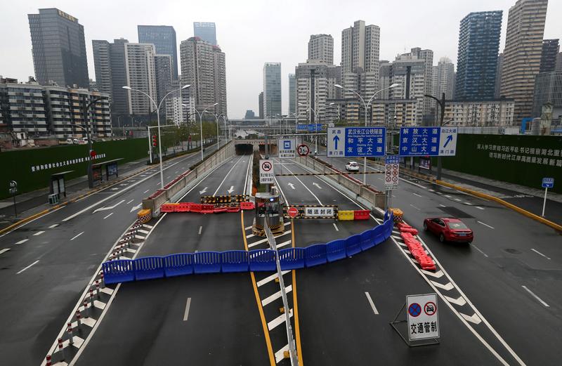 湖北省武漢宣布「封城」，部分交通幹道進行交通管制。（攝影／REUTERS／達志影像）