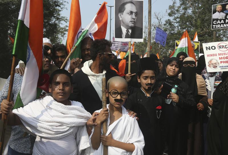 1月10日在印度中部大城海德拉巴的反移民法案示威抗議。（攝影／AP Photo／Mahesh Kumar A／達志影像）
