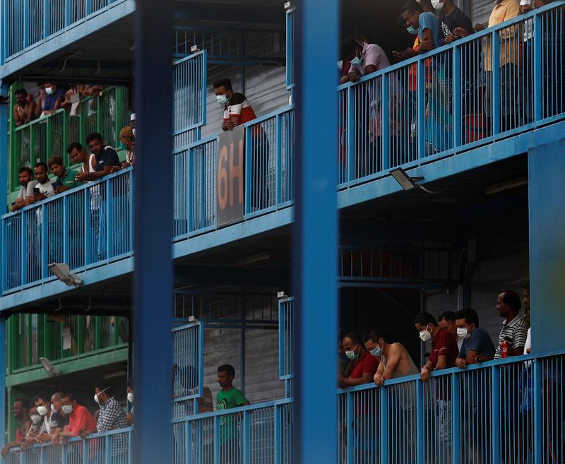 「你們、我們」思維的代價：新加坡疫情，為何因移工宿舍感染失控？（攝影/REUTERS/Edgar Su/達志影像）