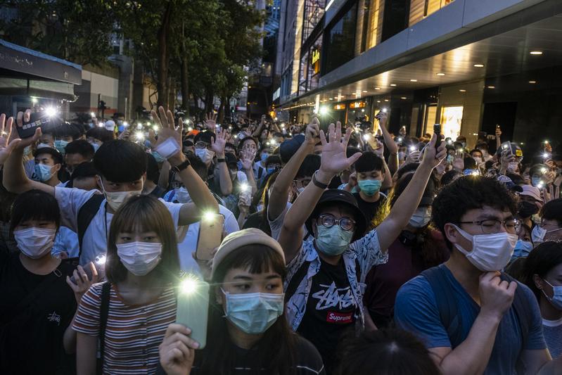 「不遺忘」的一週：反送中屆滿週年，全港遍地集會再起