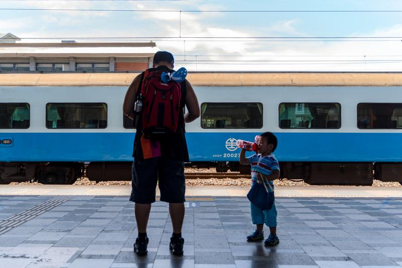 觀光局統計資料顯示，國內旅遊當日來回者佔7成，參加旅行社套裝服務的國旅遊客更是極少數。但就算消費者申請數量已現疲態，業者仍呼籲政府繼續撥預算補助。（攝影／張家瑋）