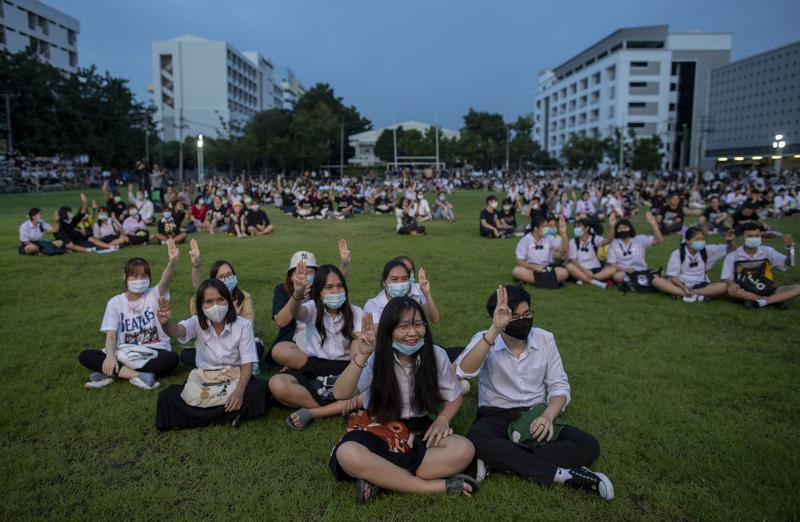 創民主社團、搞獨立出版，「街頭外的學運」如何啟蒙泰國青年。Mahidol Universit（攝影／AP Photo/Gemunu Amarasinghe／達志影像）