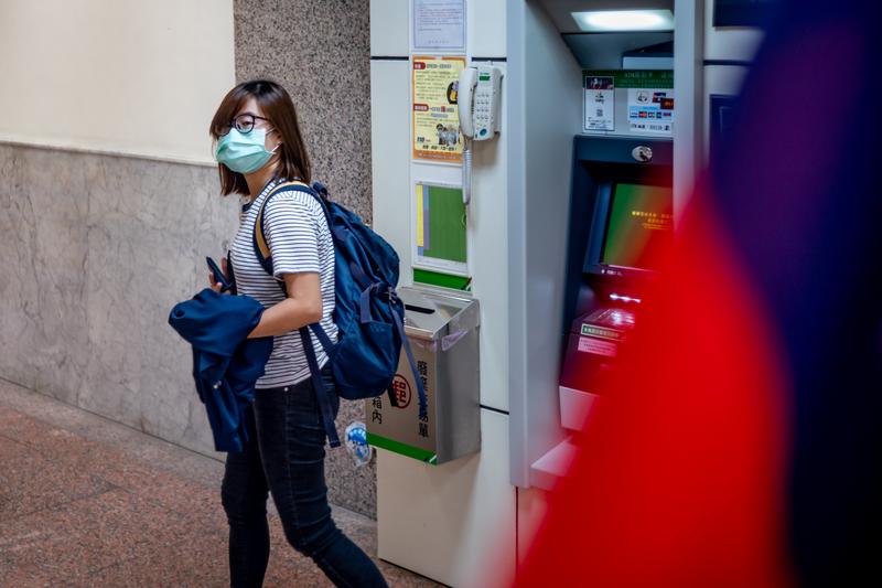 From her time in university to the workforce, Esther is still trying to feel out the semantics of the Taiwanese language environment at work. Photo by Chen Hsiao-wei(陳曉威)