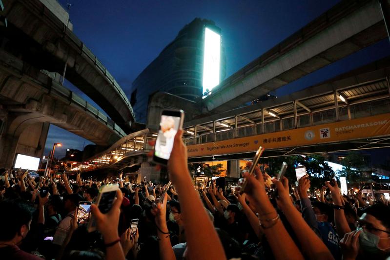 專訪泰國學運網路作戰首腦：除了香港化，反獨裁的網路共同體正要誕生。（攝影/REUTERS/Jorge Silva/達志影像）