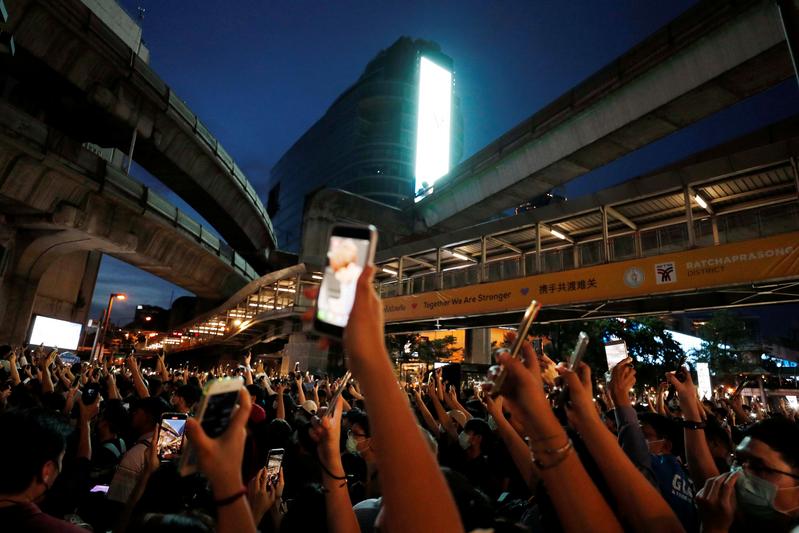 專訪泰國學運網戰總指揮：除了「香港化」，反獨裁的網路共同體正誕生