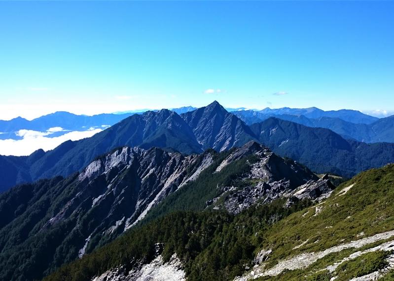 【山思而行】 速度的意義。中央尖山，台灣最尖聳的山峰