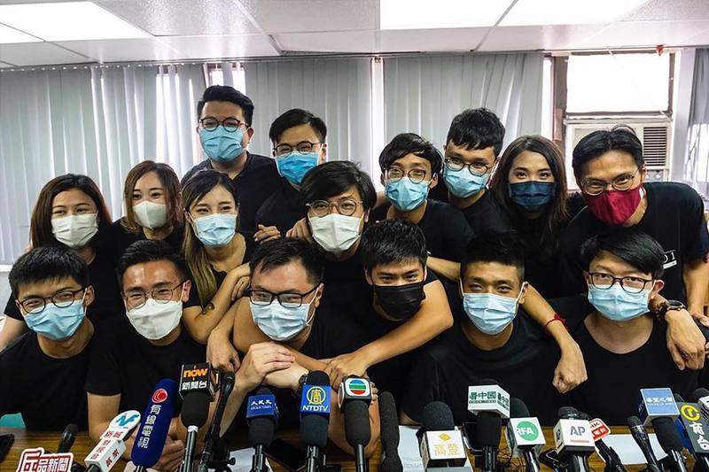 【香港國安法106大抓捕】逾50名民主派人士38小時後獲釋，「堅持住日常生活就是最好的抵抗」