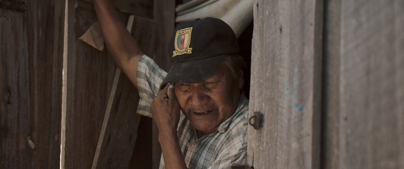 紀錄片《Nothing But The Sun》訴說在巴拉圭由於暴力、森林砍伐和現代化，人民慢慢地被趕出他們位於森林的家園，一名男子以簡易的錄音帶錄下了人民聲音的故事。（劇照提供／IDFA）