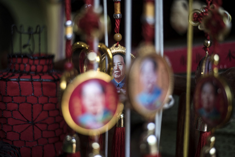 北京一家商店販售的毛澤東吊飾。（攝影／AFP／Fred Dufour）