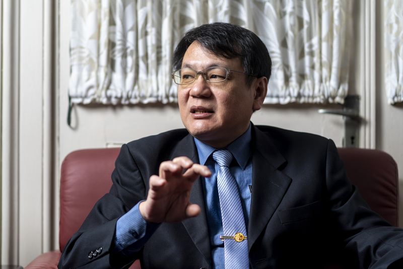 台灣菸酒董事長丁彥哲認為，站在行政部門，應該要去管理新型菸品；但在事業面，他們看到的是市場，所以投入研究和生產計畫。（攝影／張家瑋）