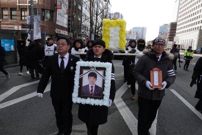2019年2月9日在首爾街頭舉行的金容均路葬。（照片提供／民主勞總）