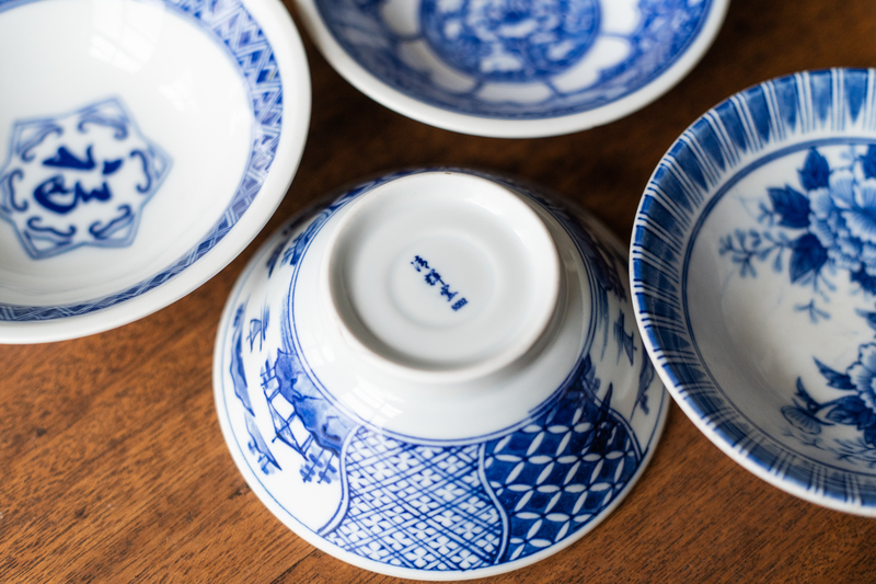 位於鶯歌的「清輝窯」，在20世紀曾是台灣最重要的食器製造商，市占率曾達六成。如今清輝窯已轉型製造科技陶瓷，在小吃老店所能看到的清輝窯老碗，至少都有25年以上歷史。（照片提供／有鹿文化）