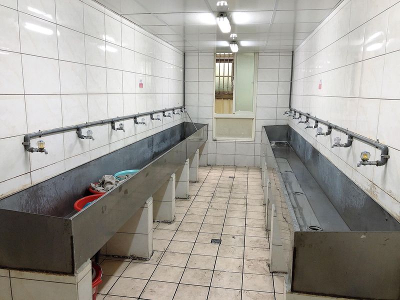 京元電子移工宿舍內的手洗洗衣場所。（圖片提供／受訪者提供）