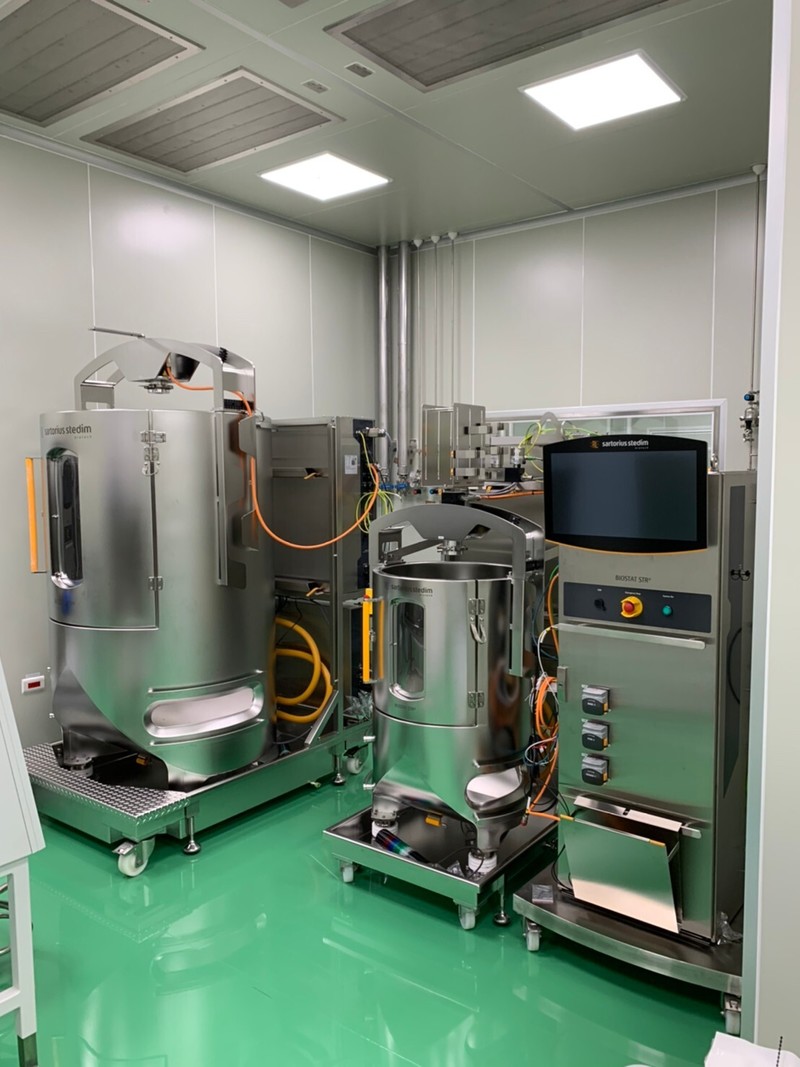 蛋白質發酵的生物反應器，是製造疫苗原液重要的設備。（圖片提供／國光生技）