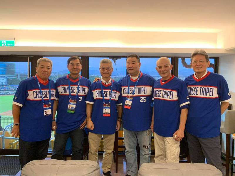 吳復連、葉志仙、楊清瓏、趙士強、林易增、郭泰源（由左至右）的1984年奧運國手，迄今仍對台灣棒壇和體育界都有重要影響力。（照片提供／趙士強）