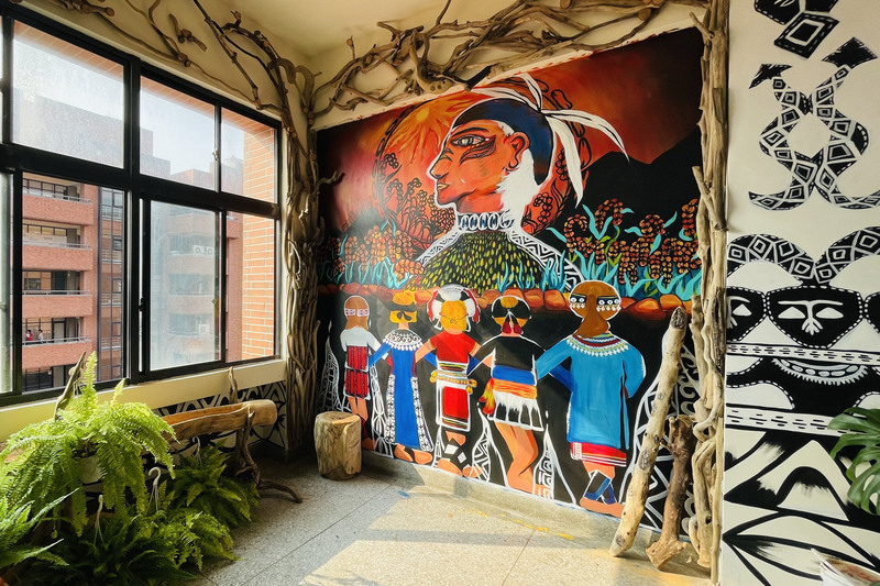 成功大學原住民族學生資源中心的族群友善牆。（圖片提供／成大原資中心）