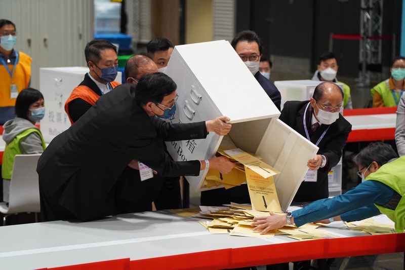 《國安法》後首屆香港立法會選舉，投票率3成創新低，北京成功打造「中國式選舉」