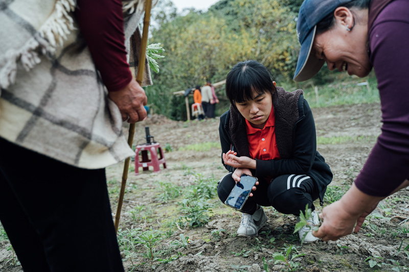 本身是鶯歌人的Aki，在三鶯地區的都市原住民部落找到為孩子打造文化學習場域的可能性。她說，長輩們就是最好的老師，文化應該回到家庭才能落實。（攝影／唐佐欣）