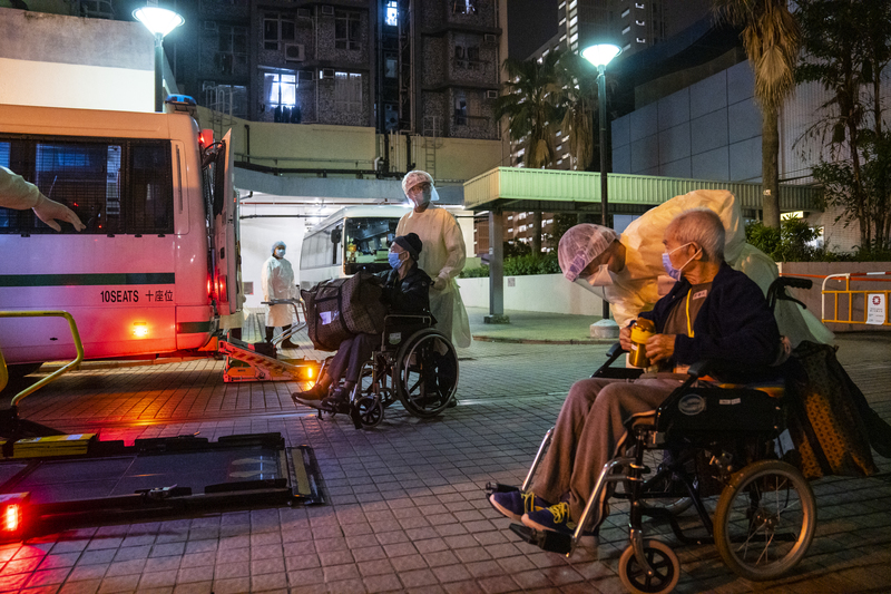 香港2022年爆發第五波疫情，240多間安老院相繼爆發群組感染，不少老人需要強制隔離。（攝影／陳朗熹）