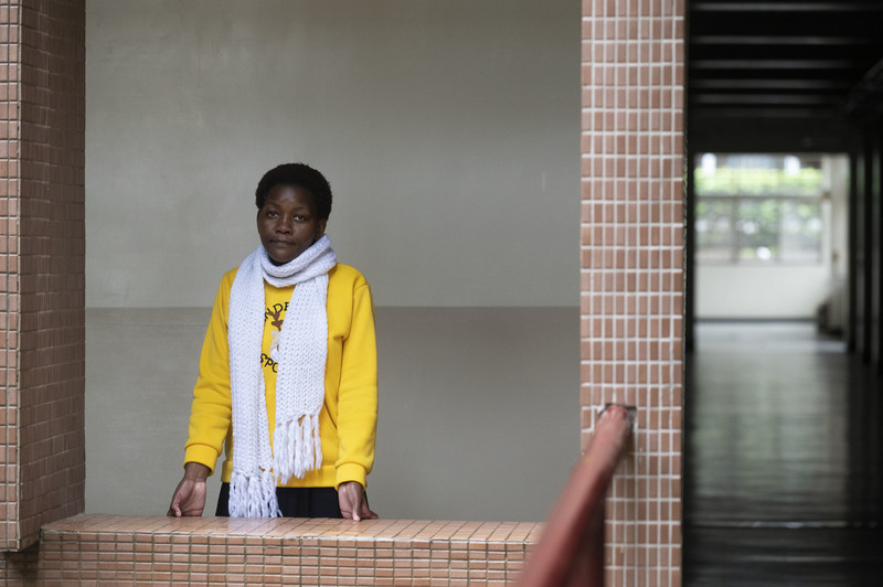 24歲的Grace是14位烏干達外籍生中，唯一不希望繼續在台灣就學的學生。這兩年來，因為承擔高額的債務以及學校、宿舍不斷催債的壓力，令她多次在工作地點昏倒。結束了兩年的折磨，她只希望可以盡快回國，跟家人團聚。（攝影／楊子磊）