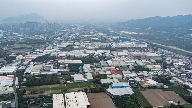 新北市柑園區聚集許多違章工廠，是新北市政府輔導納管的重點區域。（攝影／林彥廷）