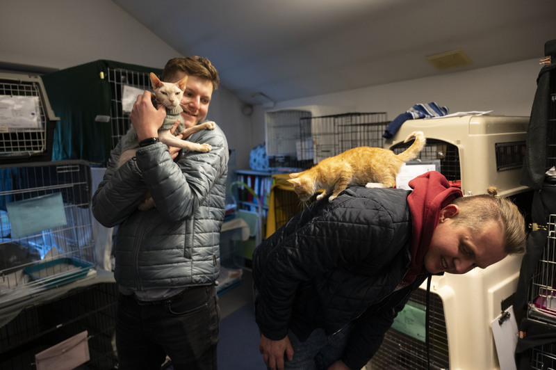 以動物救援為職志的波蘭兄弟賽澤利（Cezary Kotowicz，左）與雅各布（Jakub Kotowicz，右）。（攝影／楊子磊）