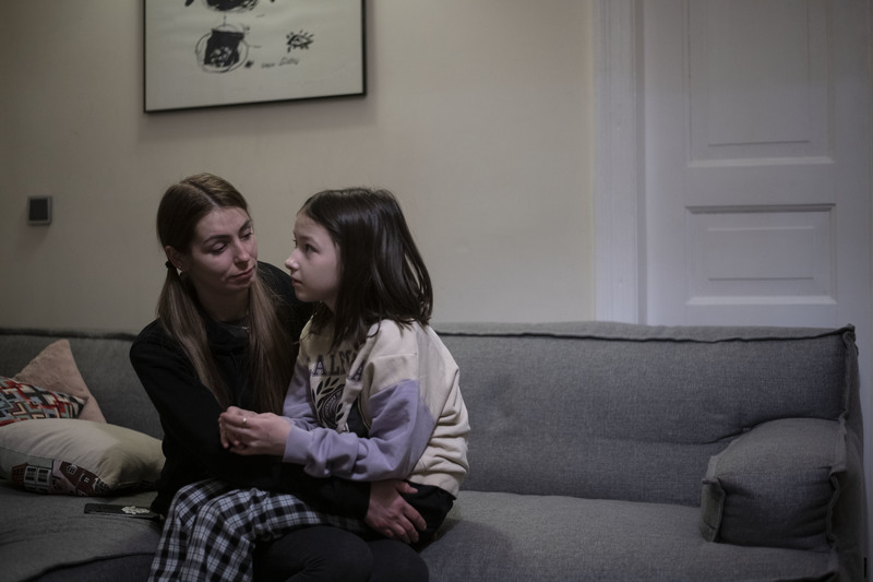 Ukrainian lawyer Olena (left) and her daughter move into a house offering shelter to refugees in suburban Warsaw, Poland, on March 17, 2022. The house’s owner, Monika Fabjan, was among the many Polish people who opened their homes to Ukrainian families as nearly 300,000 refugees sought safety in the Polish capital, increasing the city’s population by around 17%.  (Photo by Yang Tzu-lei)